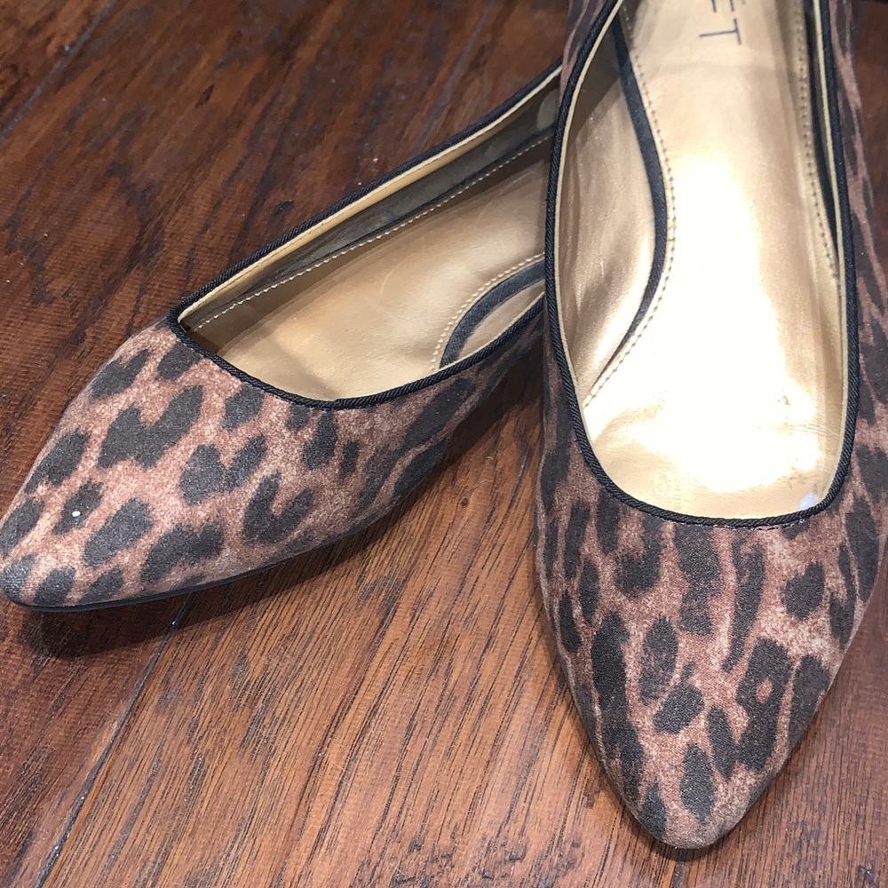 NWOT Ann Taylor Brown Leopard Print Flats